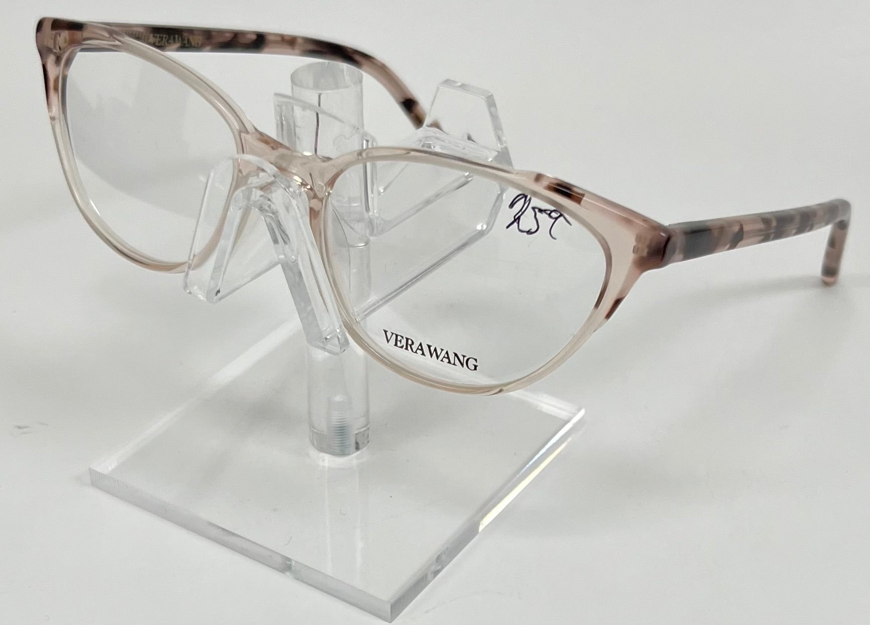 Vera Wang V569