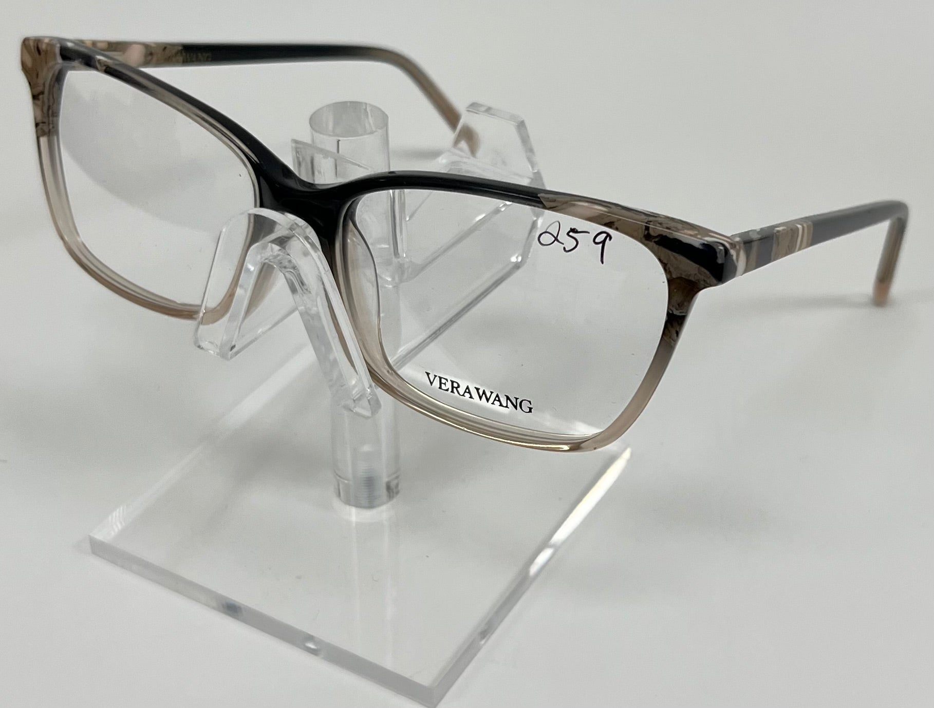 Vera Wang V533